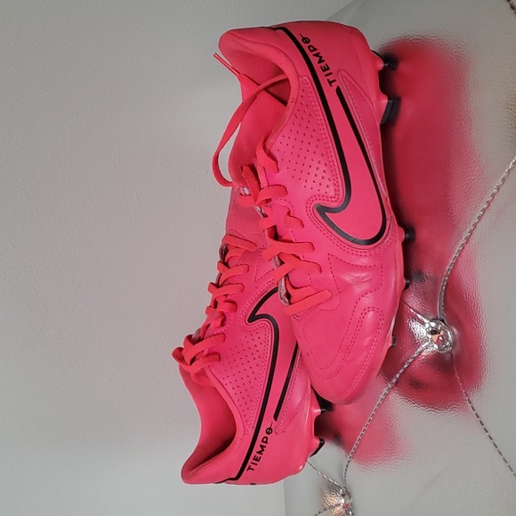 Girl's Nike Soccer Cleats - Picture 2 of 8